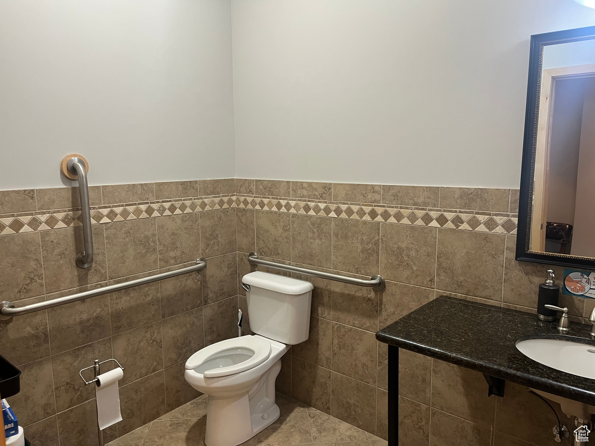 ASPEN PLAZA COMMERCIAL CONDO - Commercial Lease