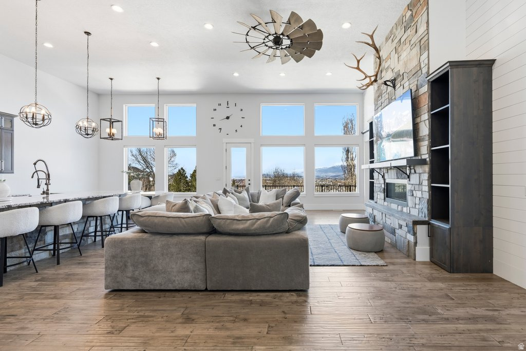 OAKRIDGE COVE - Residential