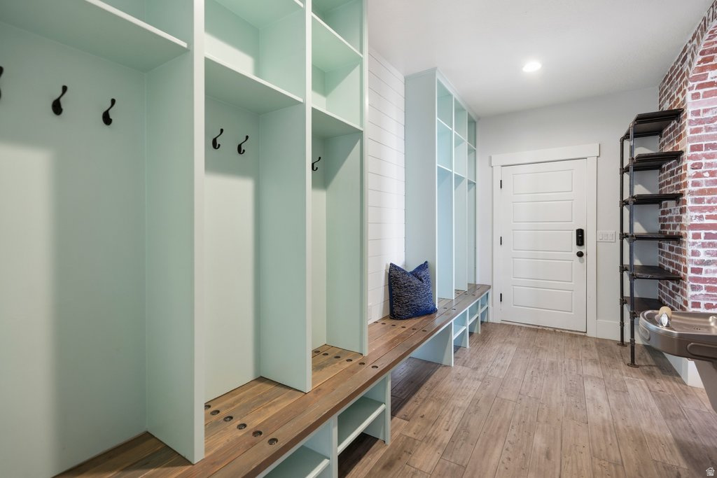 OAKRIDGE COVE - Residential