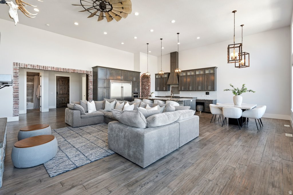 OAKRIDGE COVE - Residential