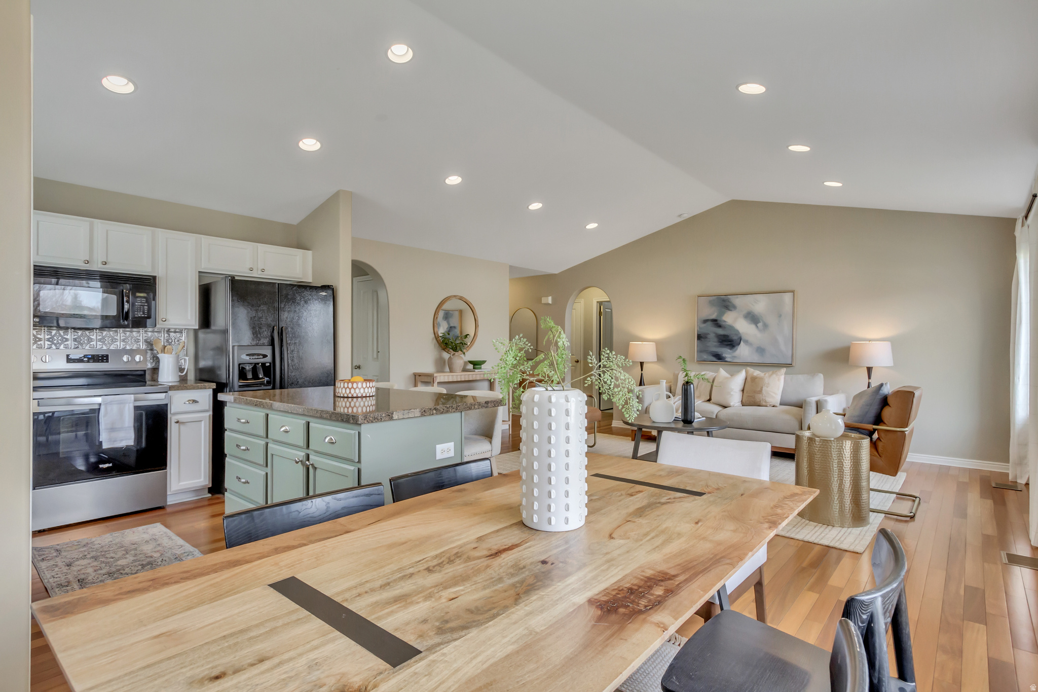 HUNTERS CREEK - Residential