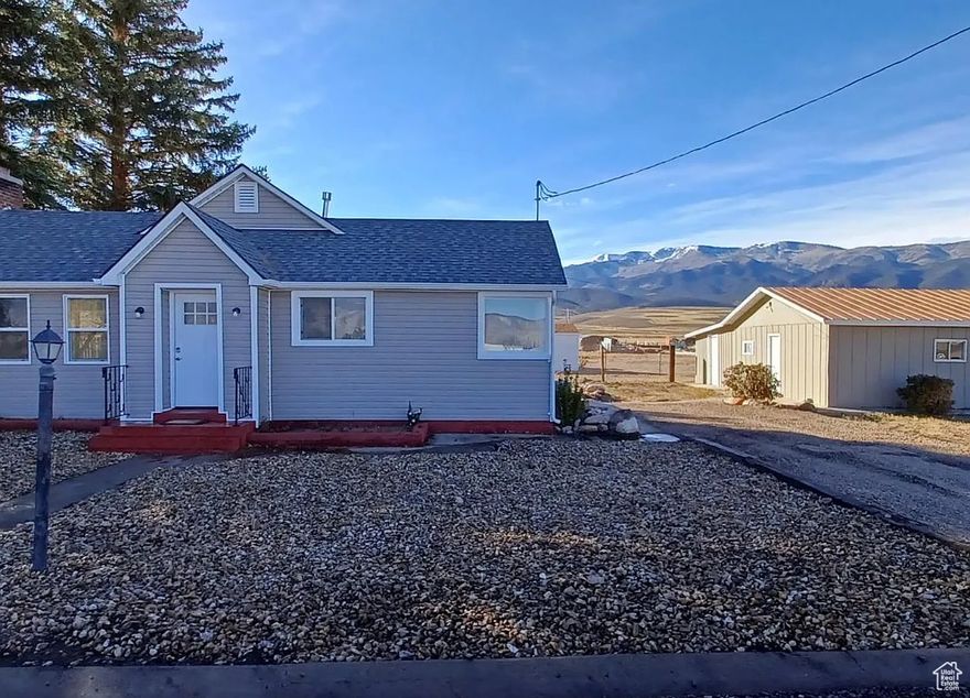 Darling Country Bungalow . Escape the city to this newly remodeled 3 bedroom 2 bath home. Not only do you have plenty of space for RV Parking, animals, etc this home is affordable! Fishing, hunting and ATVing is right out your front door.