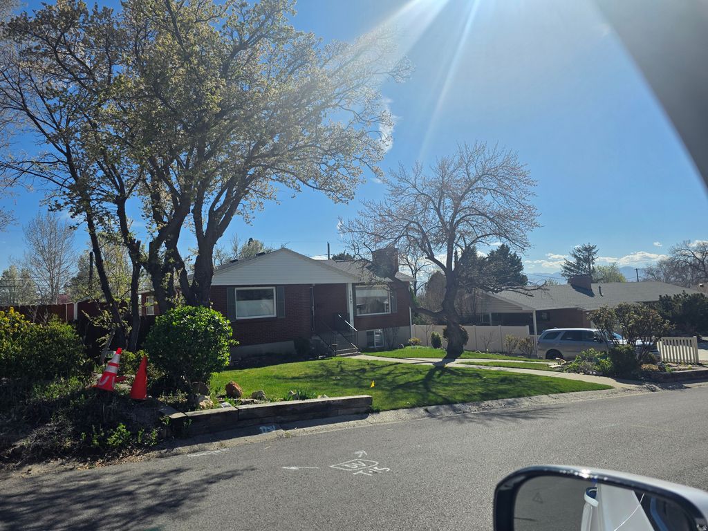 Photo of 1860 E NORTHWOODSIDE DR, Holladay, UT 84124 (MLS # 2146112)