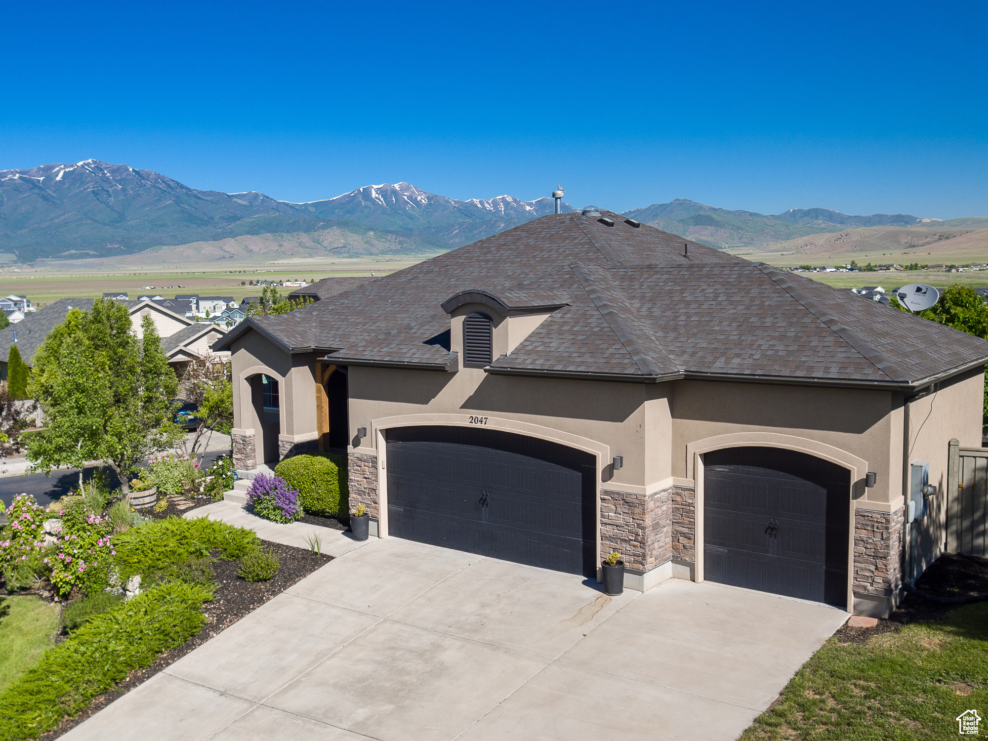 LONE TREE AT CIRCLE FIVE RANCH - Residential