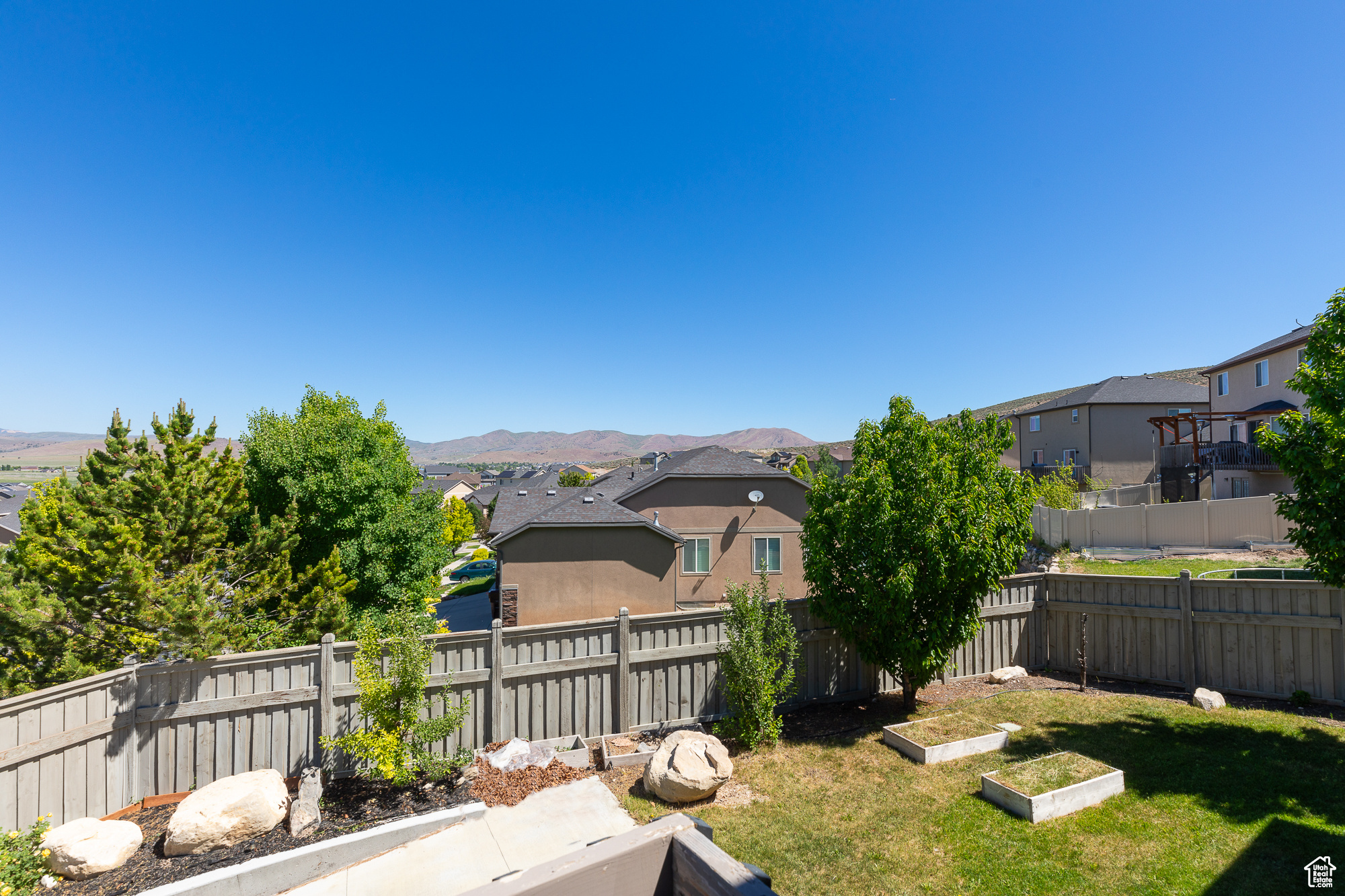 LONE TREE AT CIRCLE FIVE RANCH - Residential