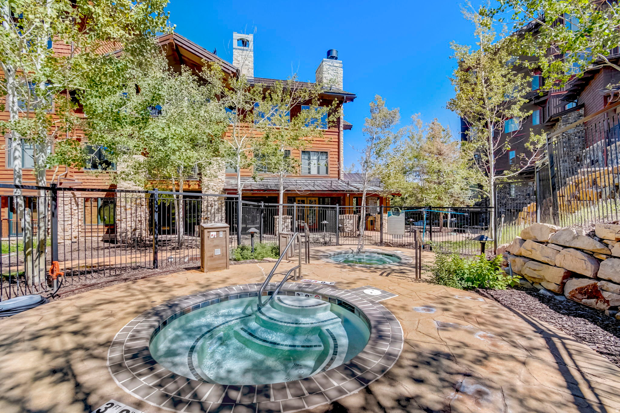 SHOOTING STAR LODGE CONDO - Residential