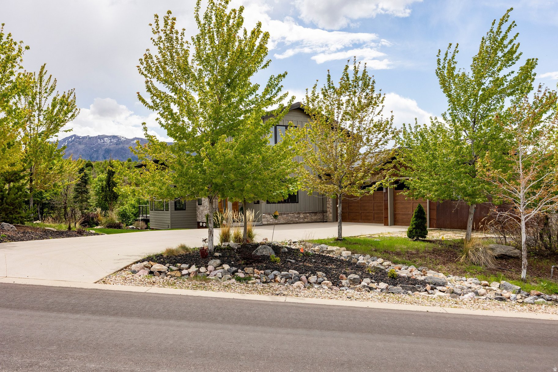 SUMMIT CREEK - Residential