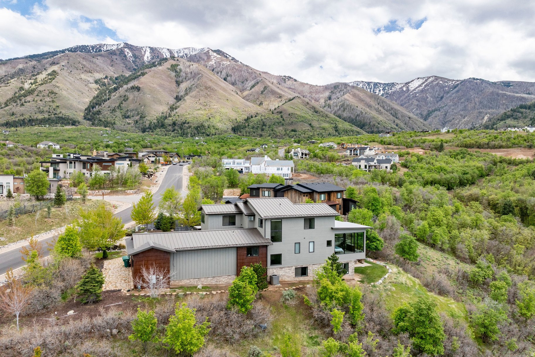 SUMMIT CREEK - Residential