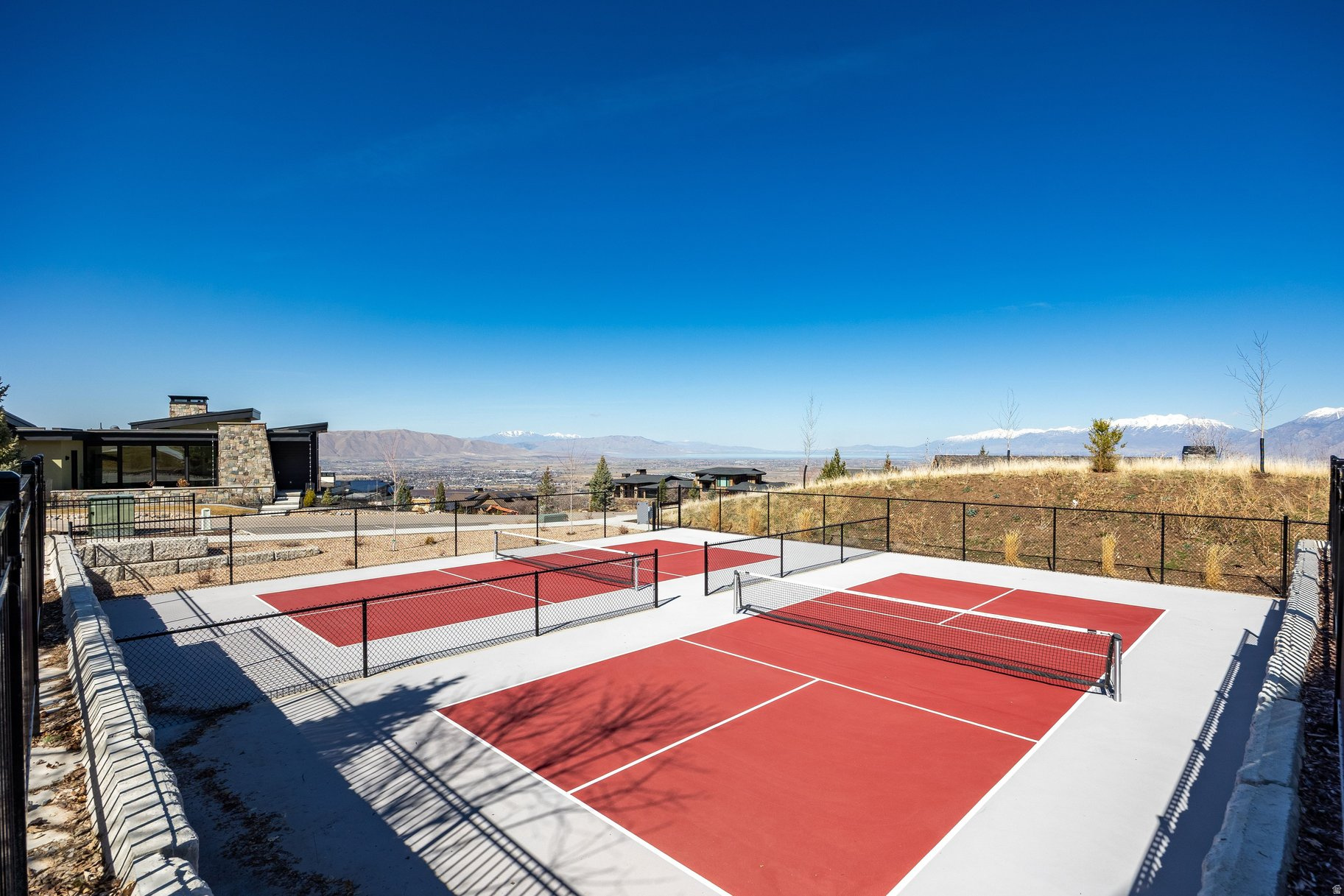 SUMMIT CREEK - Residential