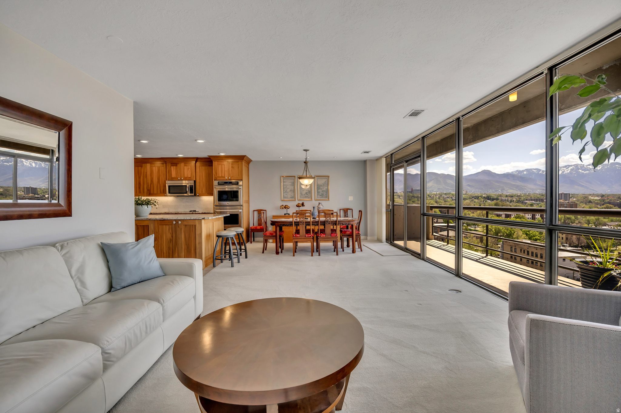 GOVERNORS PLAZA - Residential