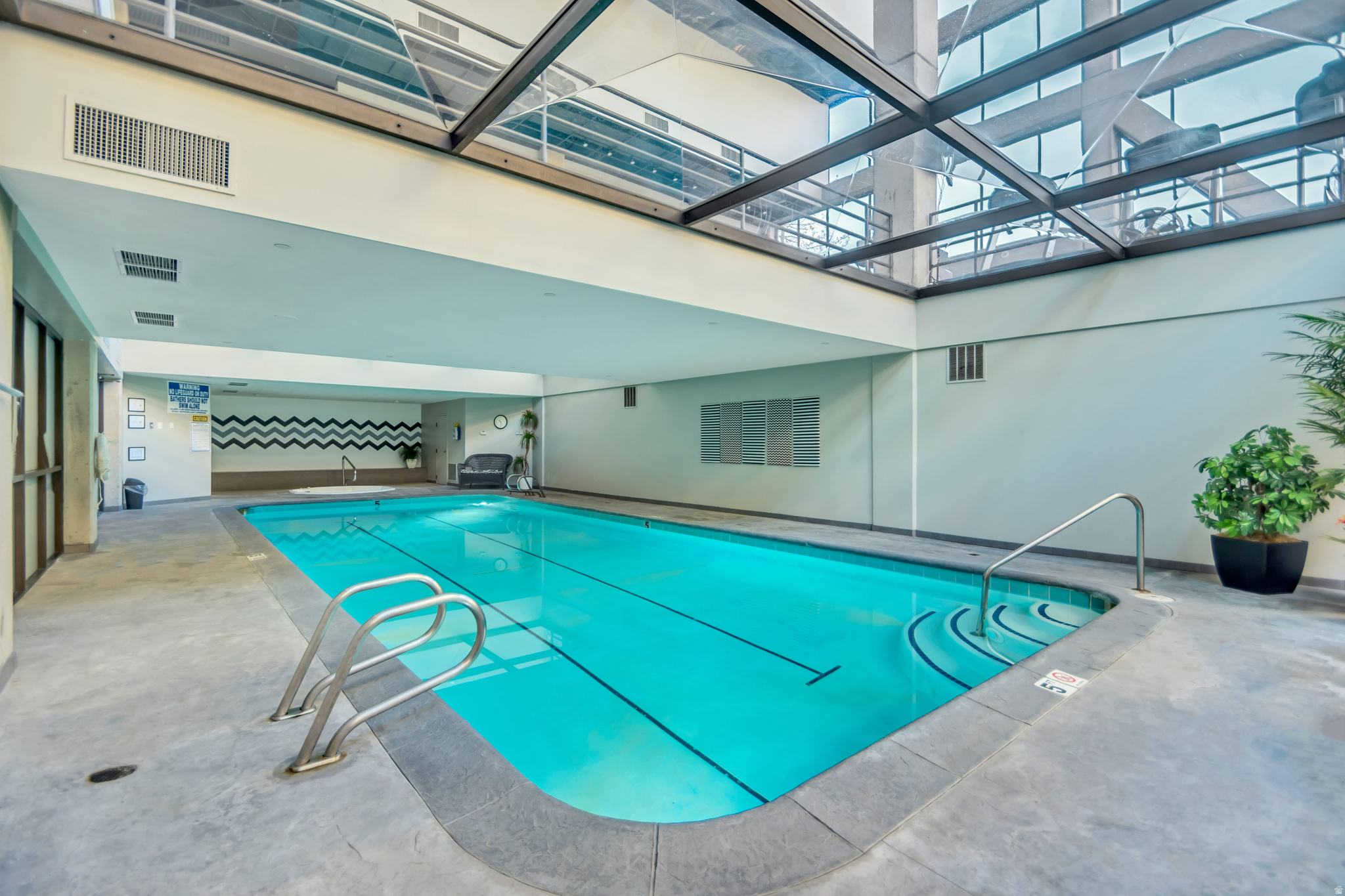 GOVERNORS PLAZA - Residential