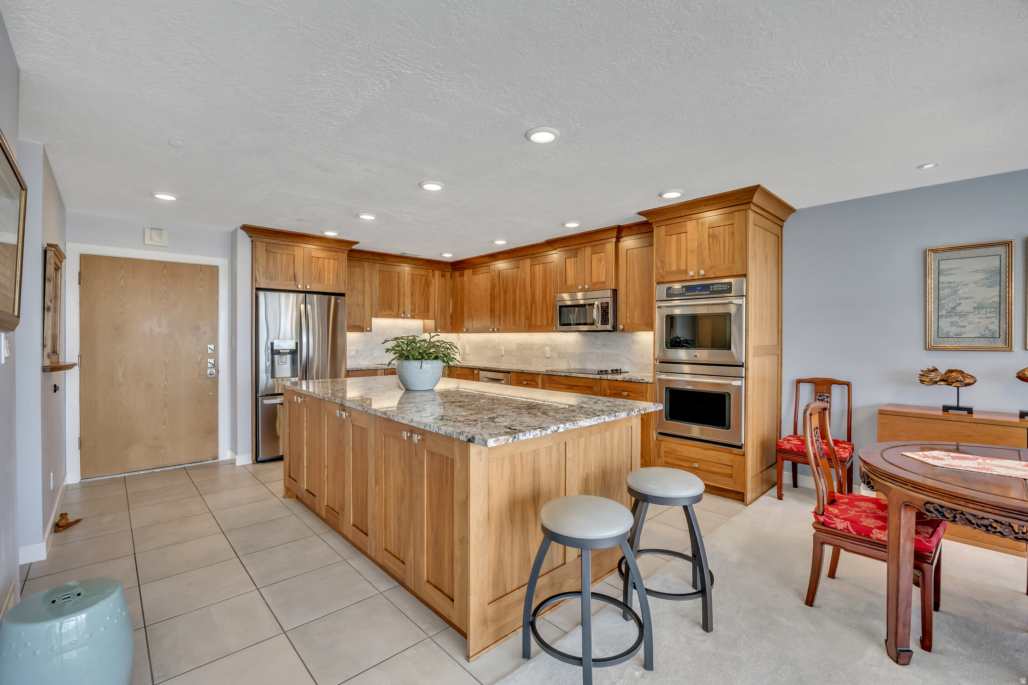 GOVERNORS PLAZA - Residential