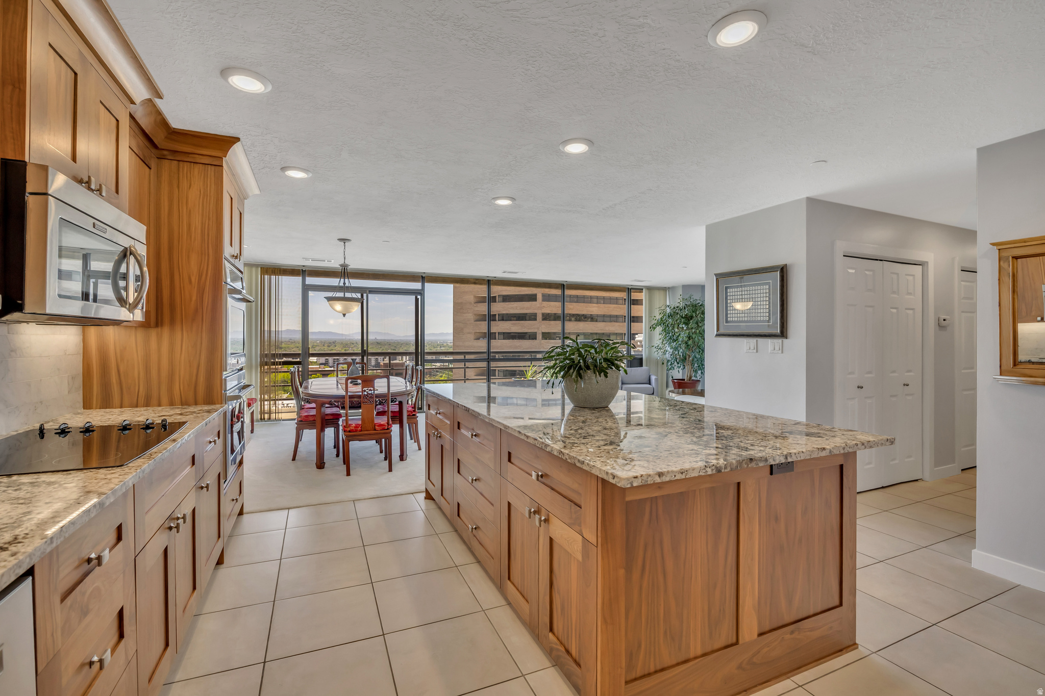 GOVERNORS PLAZA - Residential