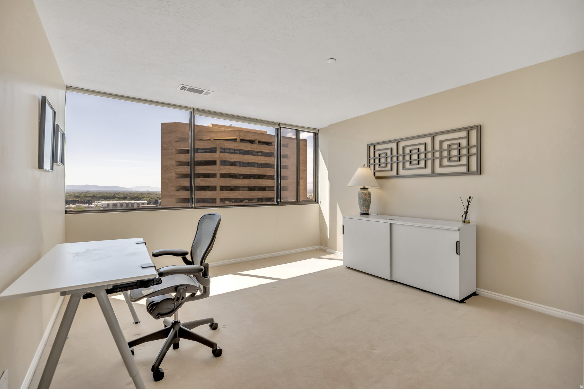 GOVERNORS PLAZA - Residential