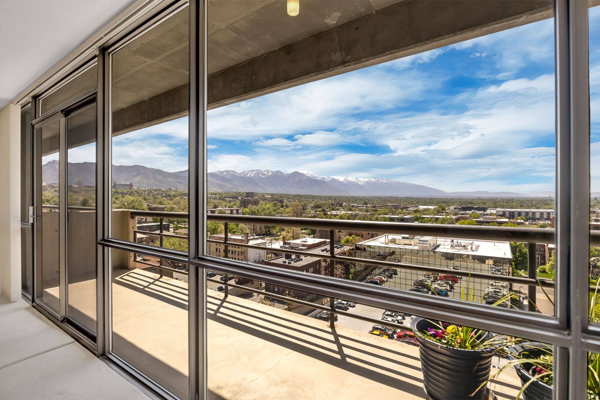 GOVERNORS PLAZA - Residential