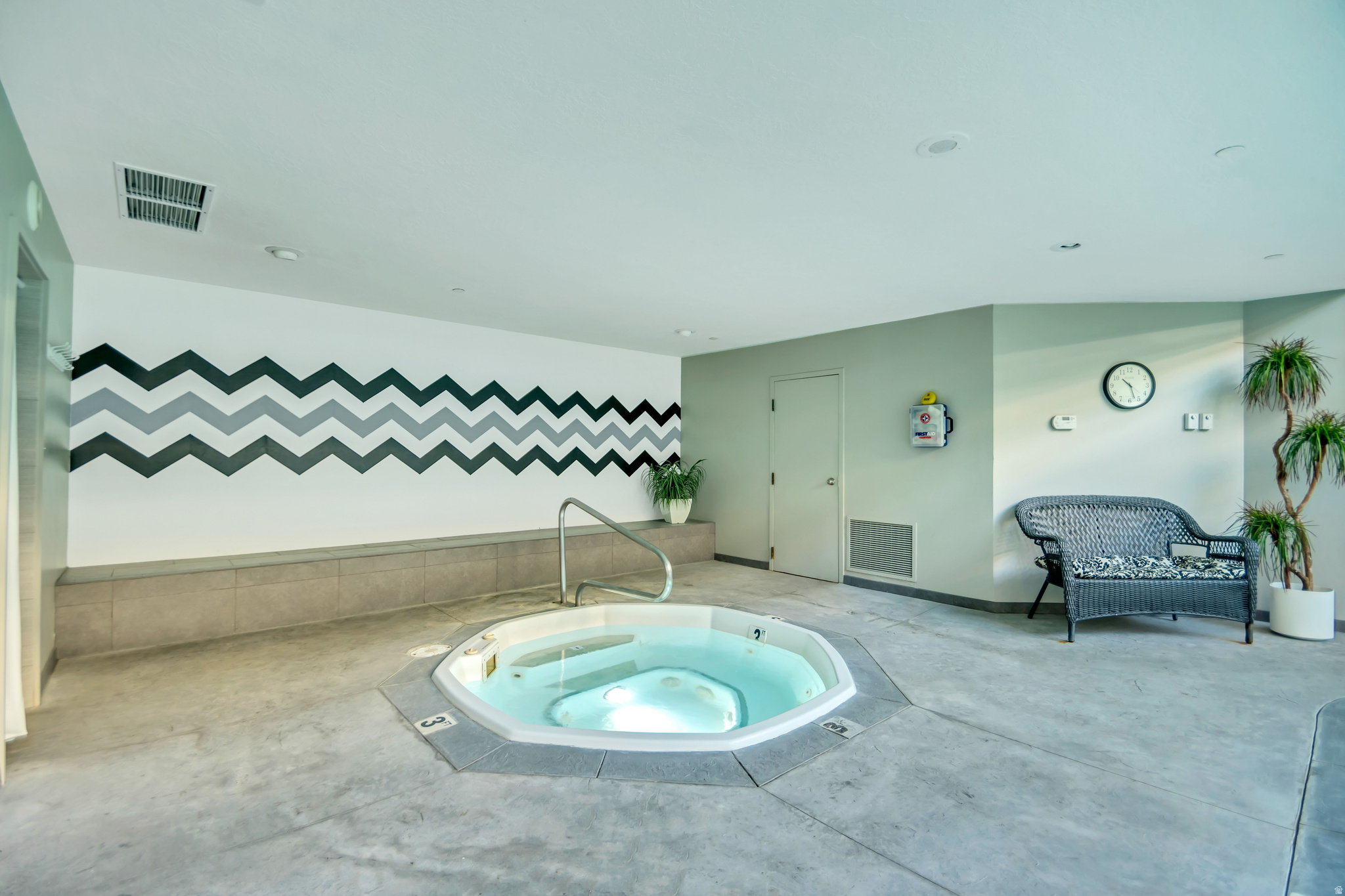 GOVERNORS PLAZA - Residential