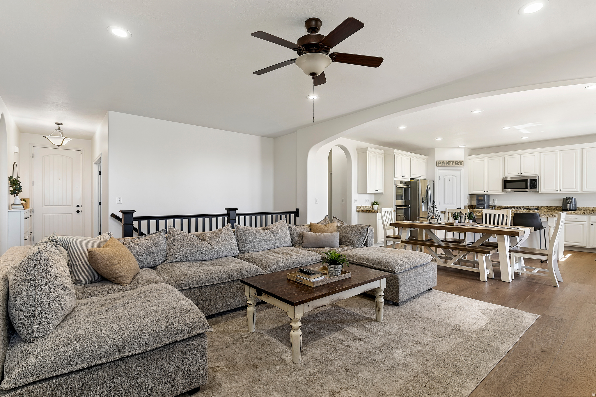 SUNSET EQUESTRIAN - Residential