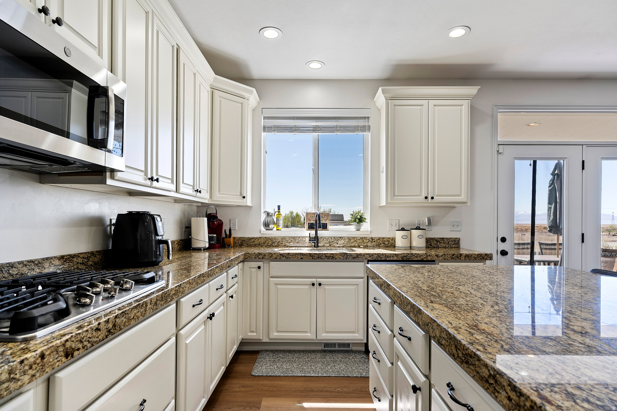 SUNSET EQUESTRIAN - Residential