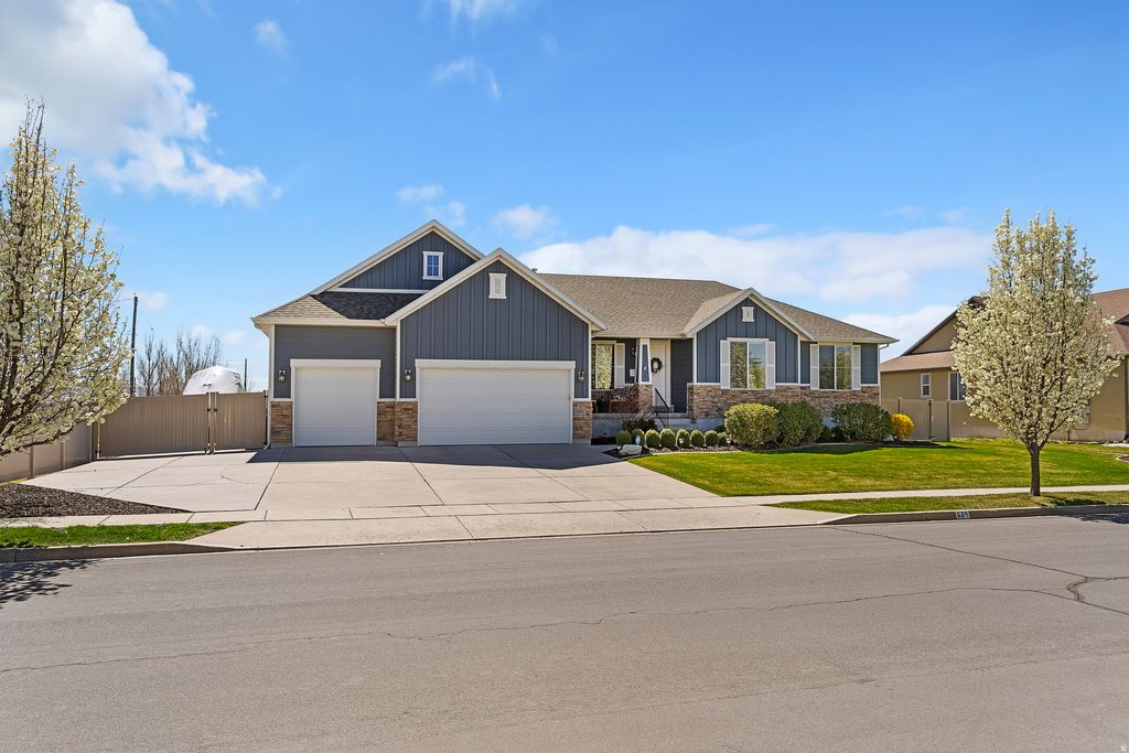 Photo of 629 MARE DR, Kaysville, UT 84037 (MLS # 2146585)