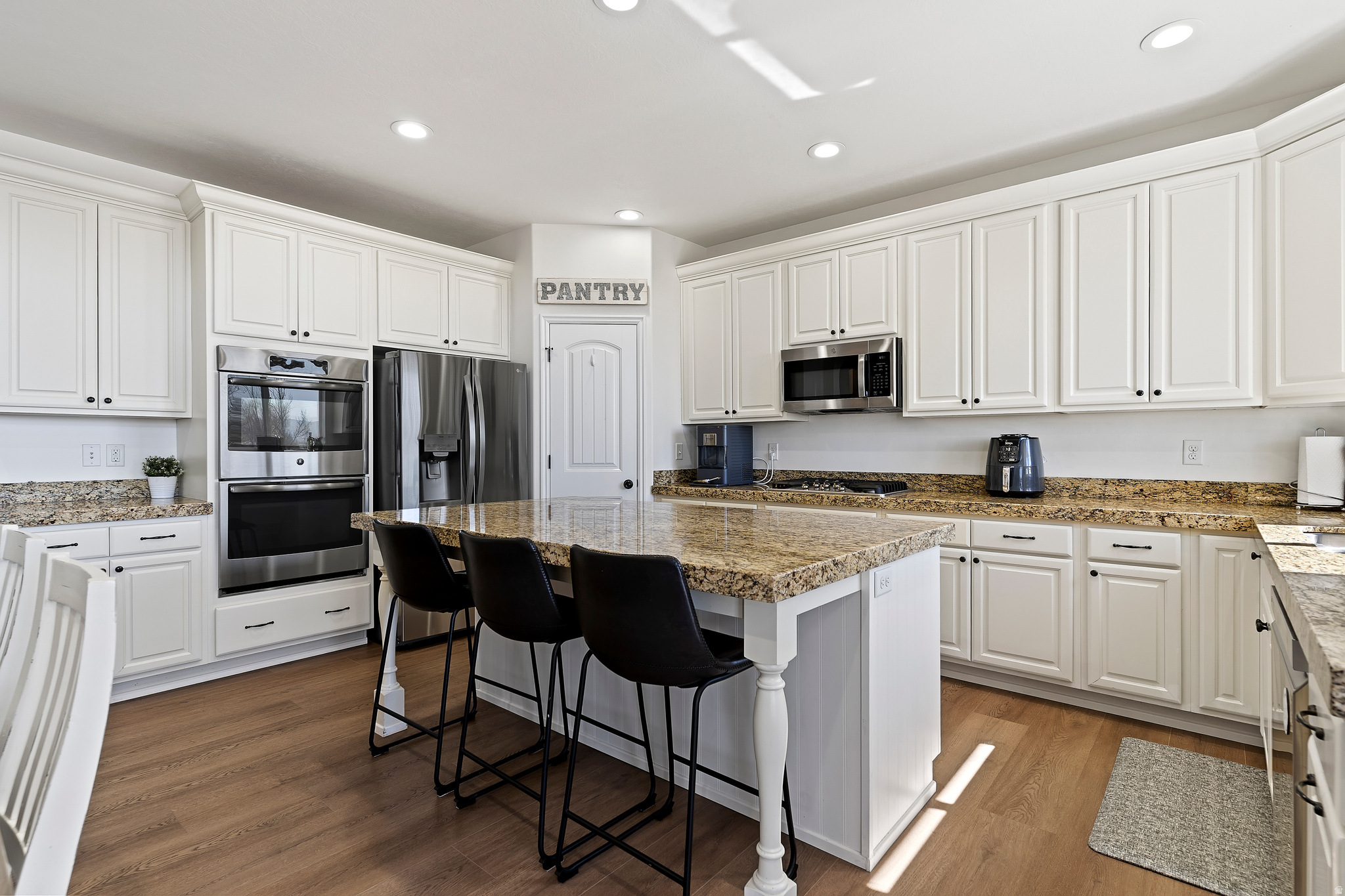 SUNSET EQUESTRIAN - Residential