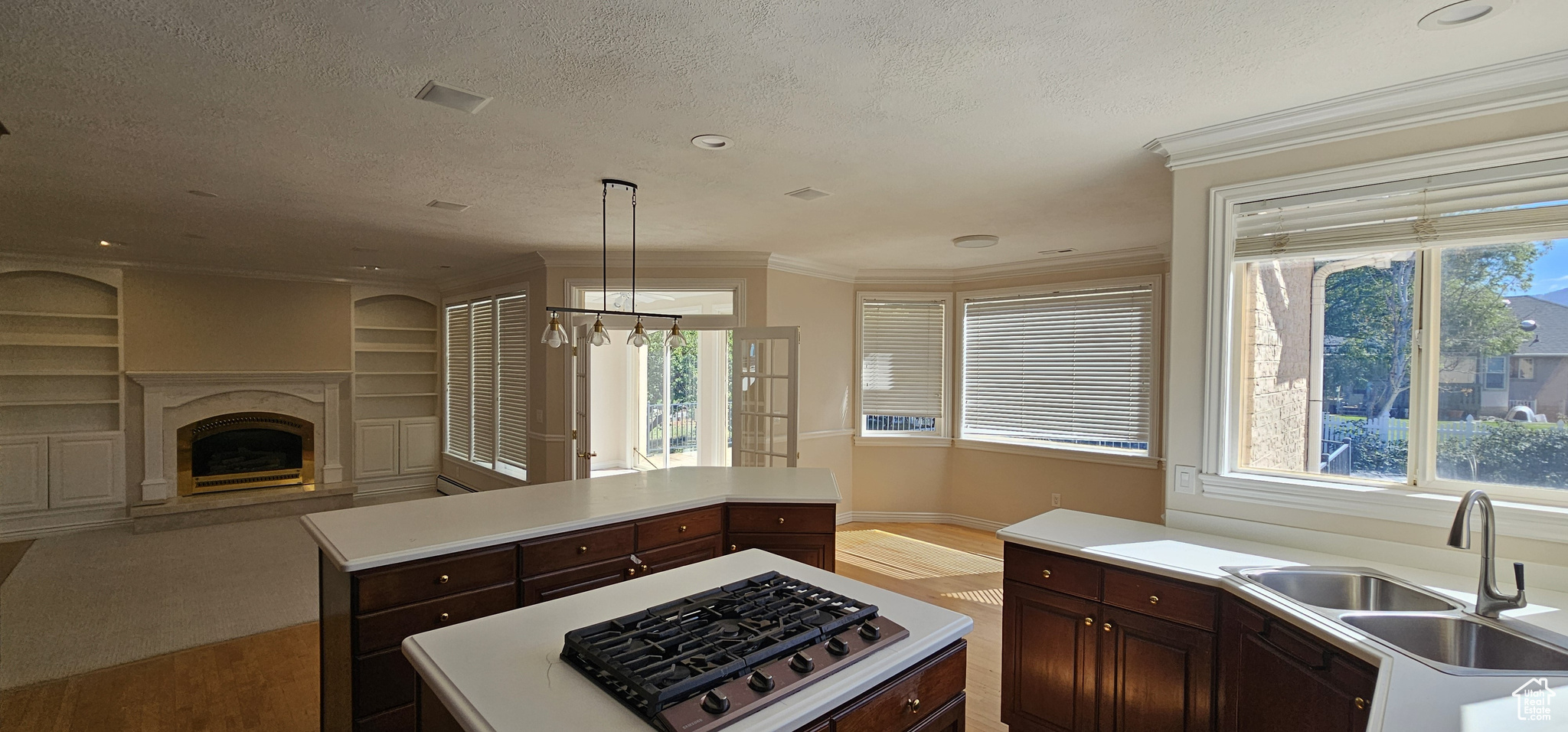 MOUNTAIN VIEW - Residential
