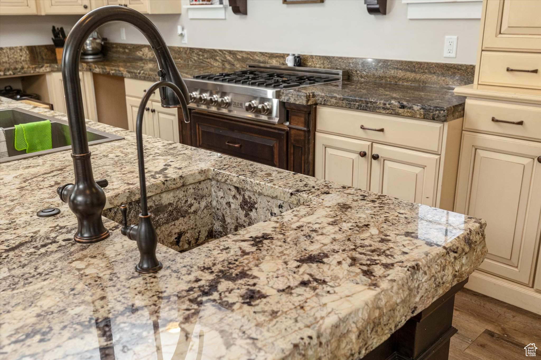 FOOTHILL ESTATE - Residential
