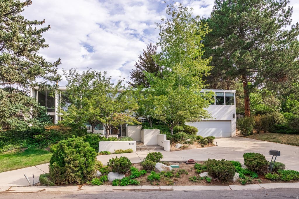 Photo of 1789 E ORCHARD DR, Millcreek, UT 84106 (MLS # 2179490)