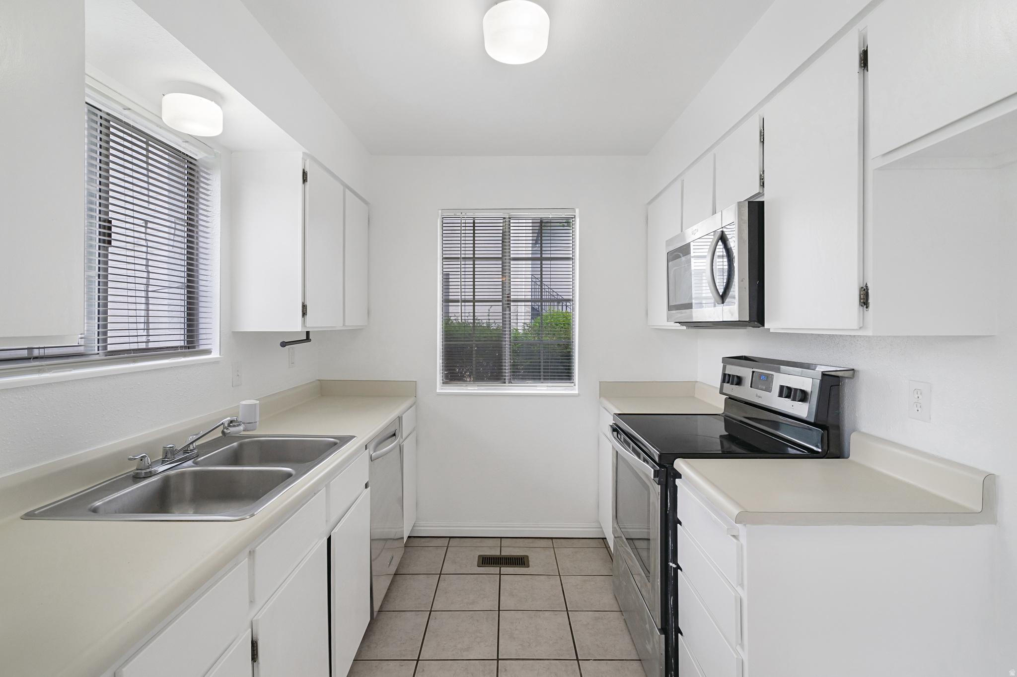 COVENTRY MANOR - Residential