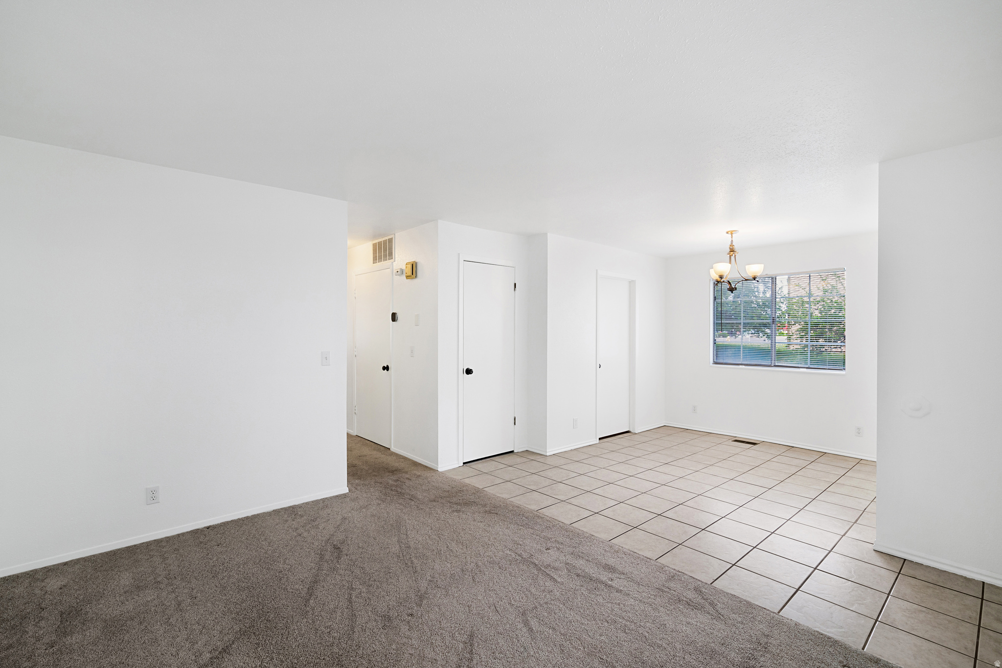 COVENTRY MANOR - Residential