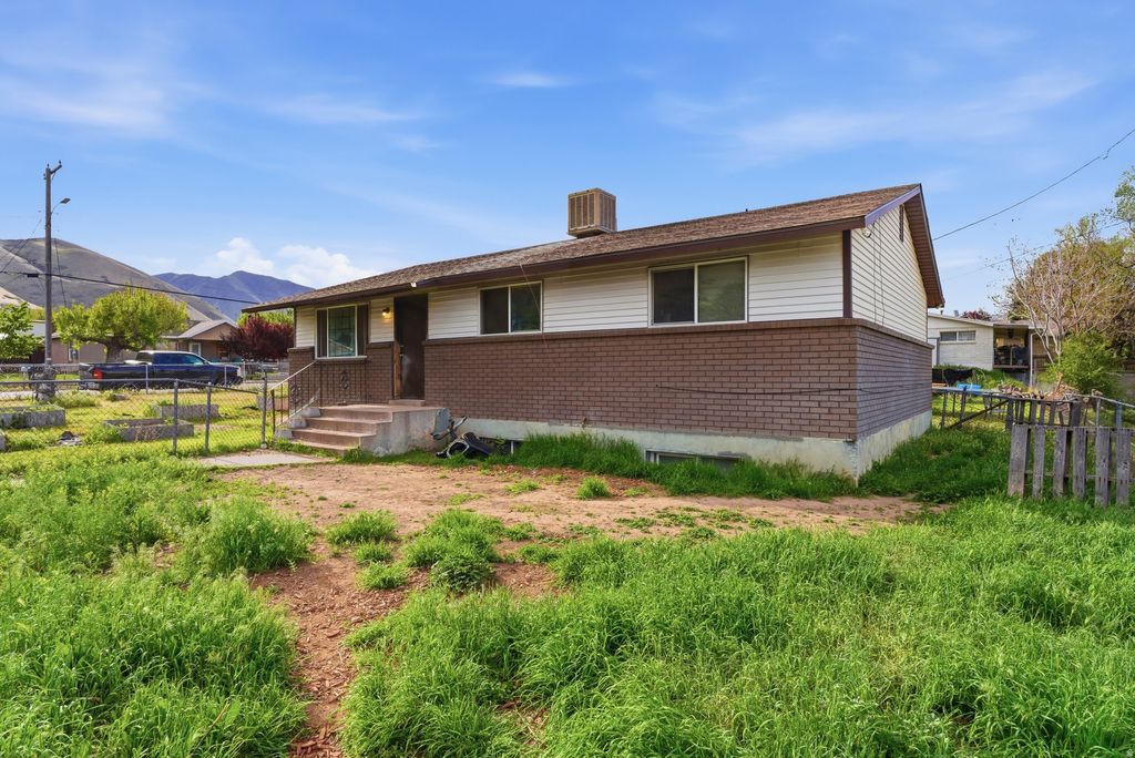 Photo of 1290 E 100 S, Springville, UT 84663 (MLS # 2153290)