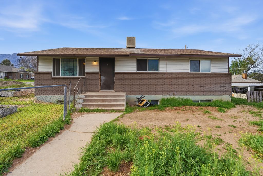 Photo of 1290 E 100 S, Springville, UT 84663 (MLS # 2153290)