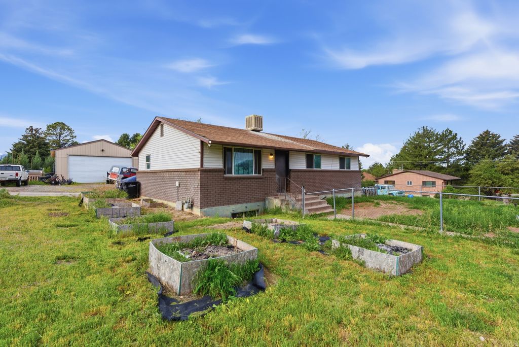 Photo of 1290 E 100 S, Springville, UT 84663 (MLS # 2153290)