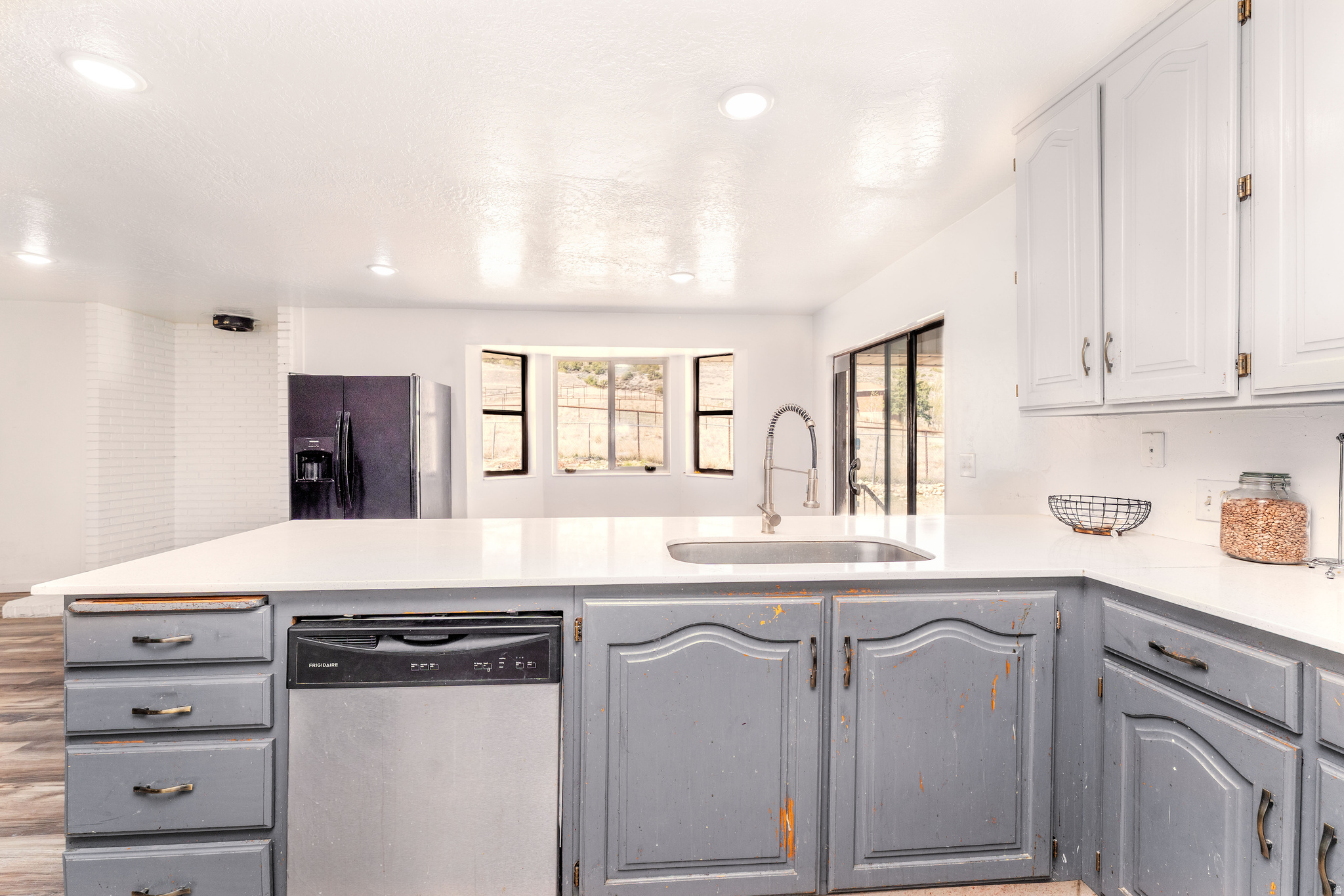 PAINTED HILLS ESTATE - Residential