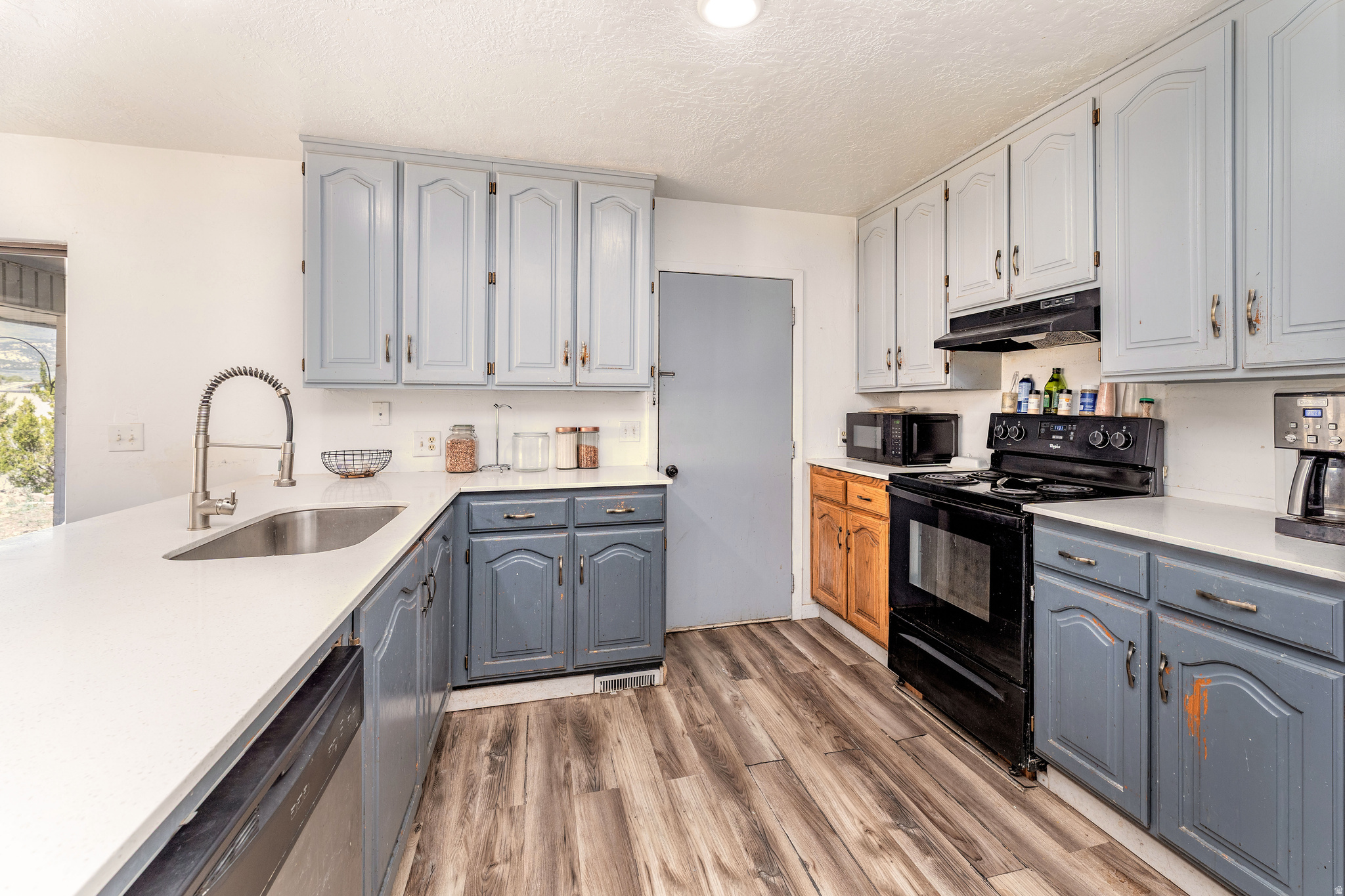 PAINTED HILLS ESTATE - Residential