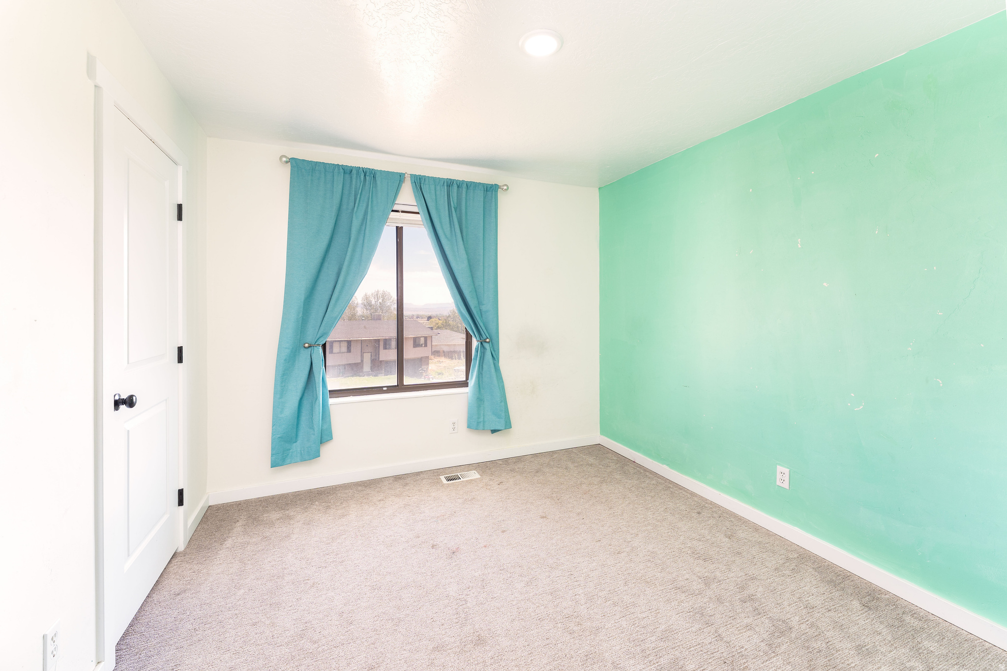 PAINTED HILLS ESTATE - Residential