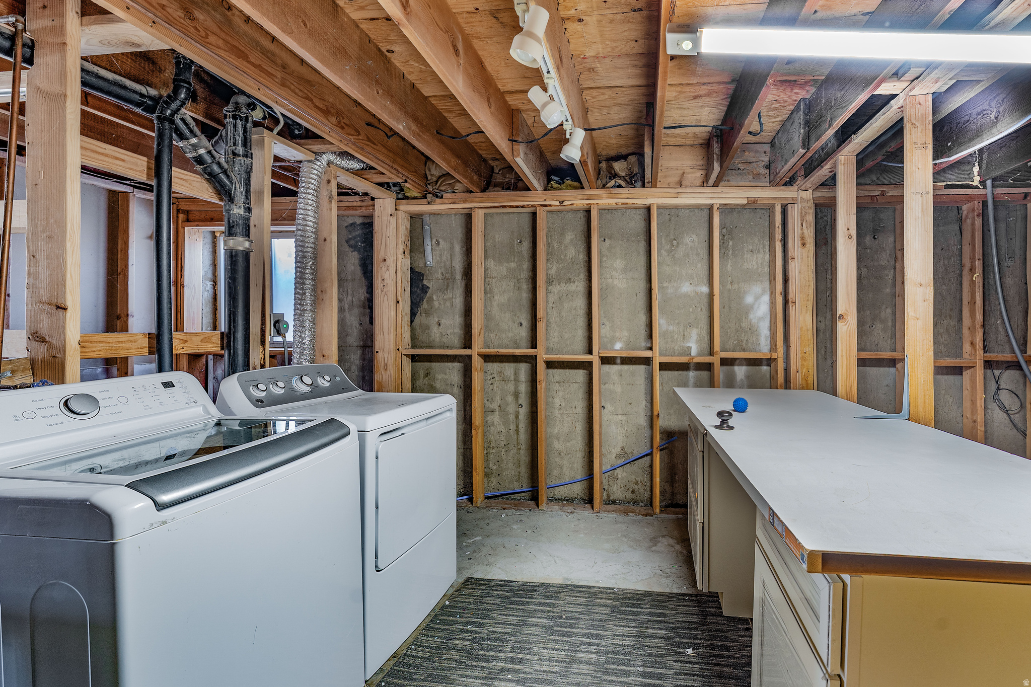 PAINTED HILLS ESTATE - Residential