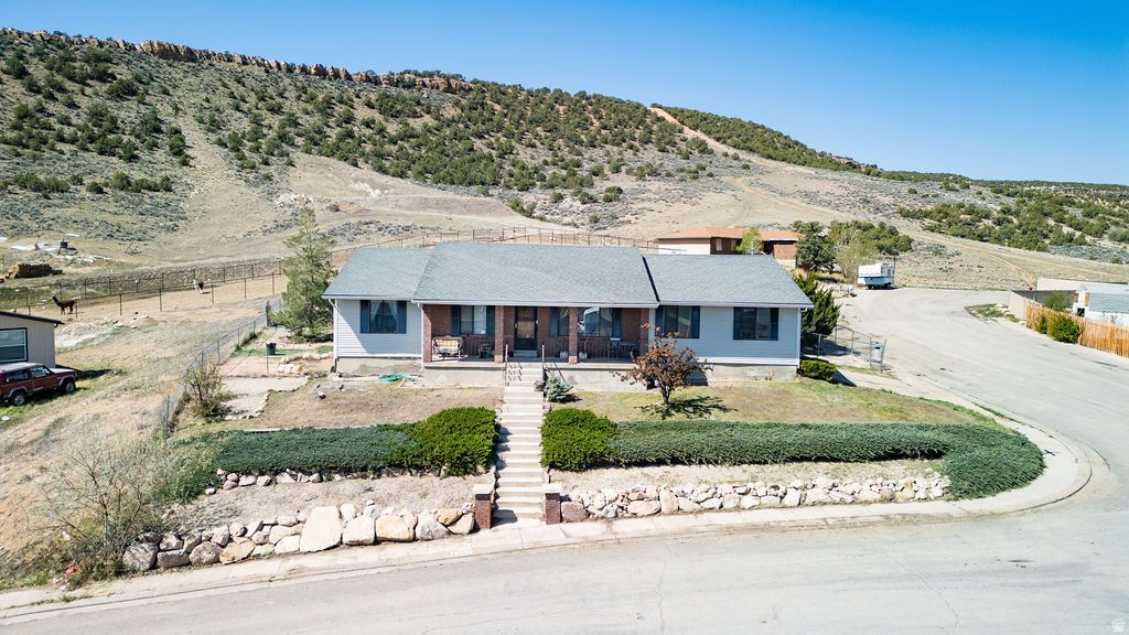 Photo of 4597 W HILLSIDE DR, Vernal, UT 84078 (MLS # 2152281)
