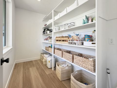 Tiny photo for 916 N ROCKY MOUNTAIN WAY, Elk Ridge, UT 84651 (MLS # 2149189)