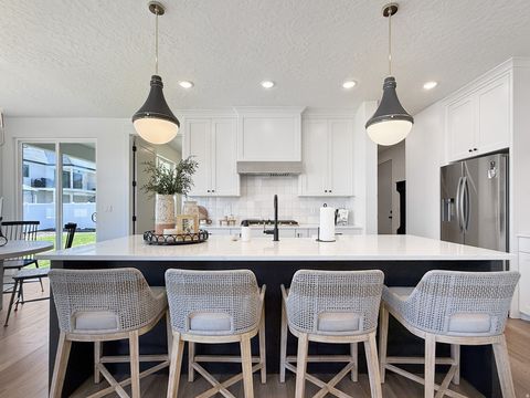 Tiny photo for 916 N ROCKY MOUNTAIN WAY, Elk Ridge, UT 84651 (MLS # 2149189)