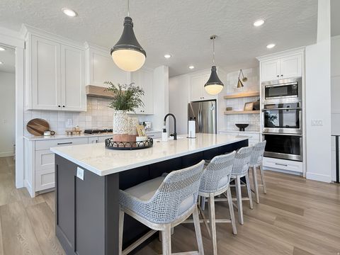 Tiny photo for 916 N ROCKY MOUNTAIN WAY, Elk Ridge, UT 84651 (MLS # 2149189)