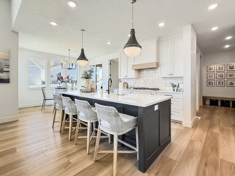 Tiny photo for 916 N ROCKY MOUNTAIN WAY, Elk Ridge, UT 84651 (MLS # 2149189)