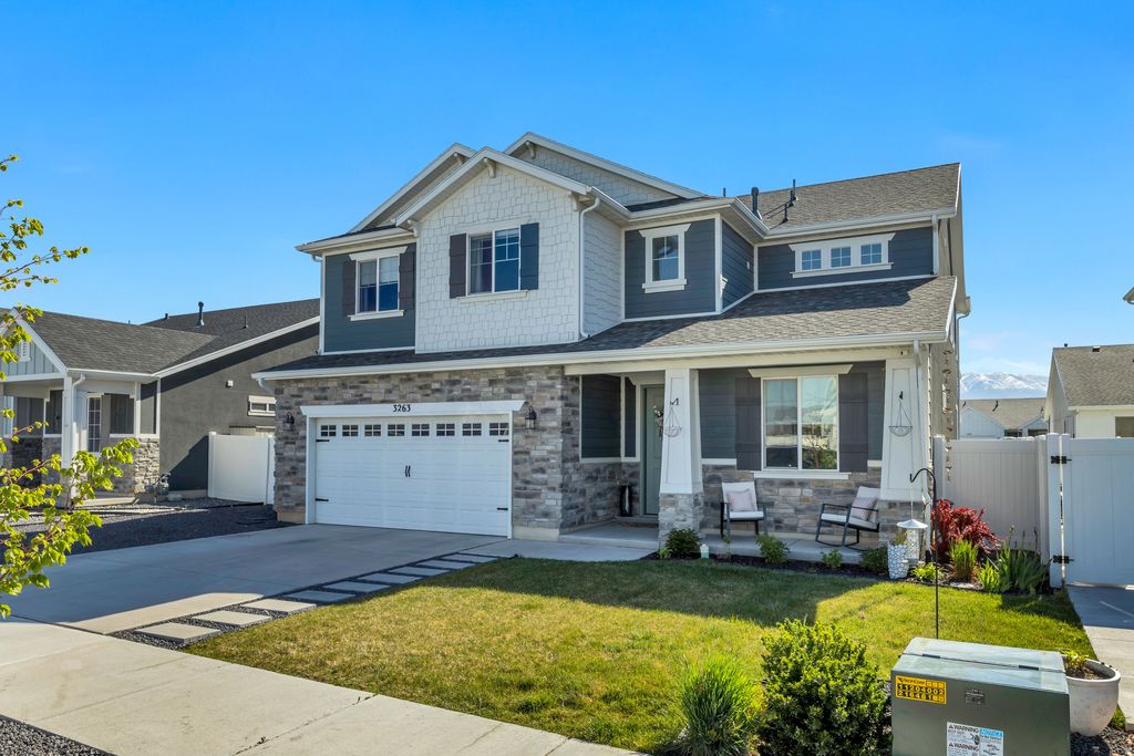 Photo of 3263 S LINCOLN LN, Syracuse, UT 84075 (MLS # 2159388)