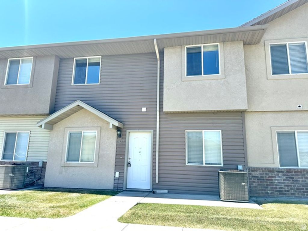 Photo of 829 W 350 N, Tremonton, UT 84337 (MLS # 2157379)