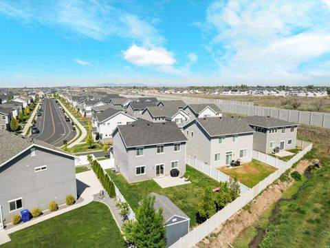 Tiny photo for 1512 W PARKVIEW DR S, Syracuse, UT 84075 (MLS # 2154278)