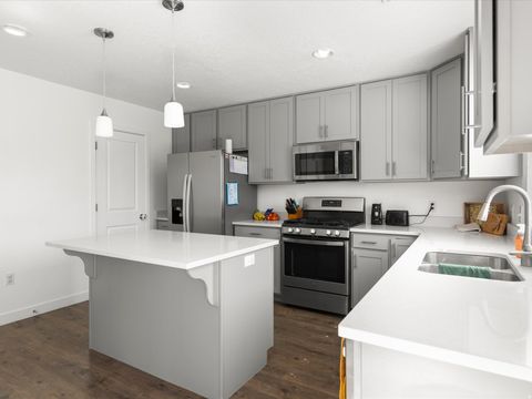 Tiny photo for 1512 W PARKVIEW DR S, Syracuse, UT 84075 (MLS # 2154278)