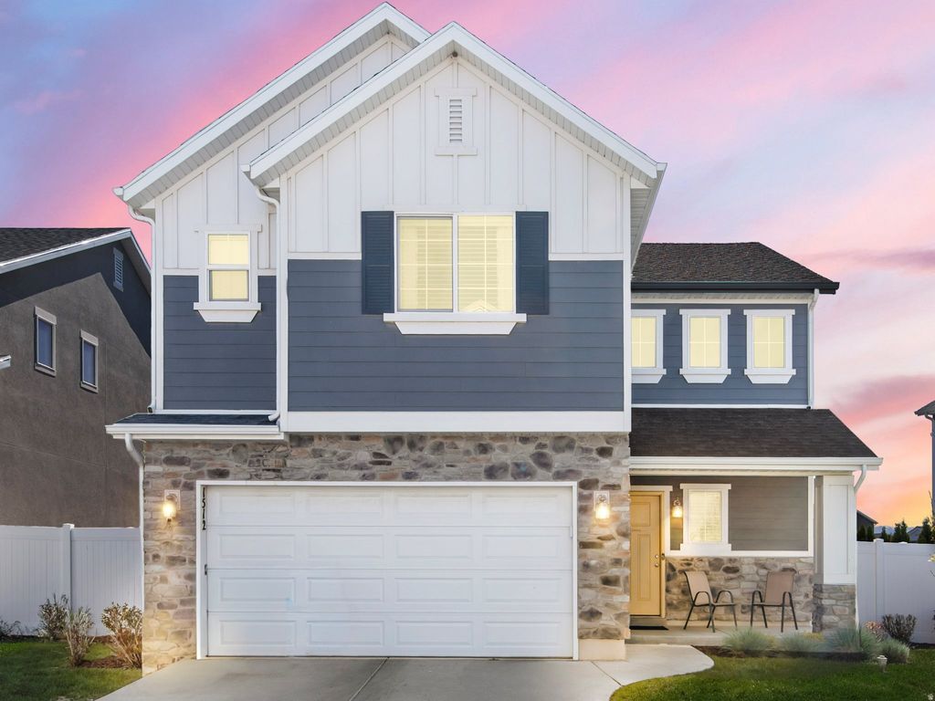 Photo of 1512 W PARKVIEW DR S, Syracuse, UT 84075 (MLS # 2154278)