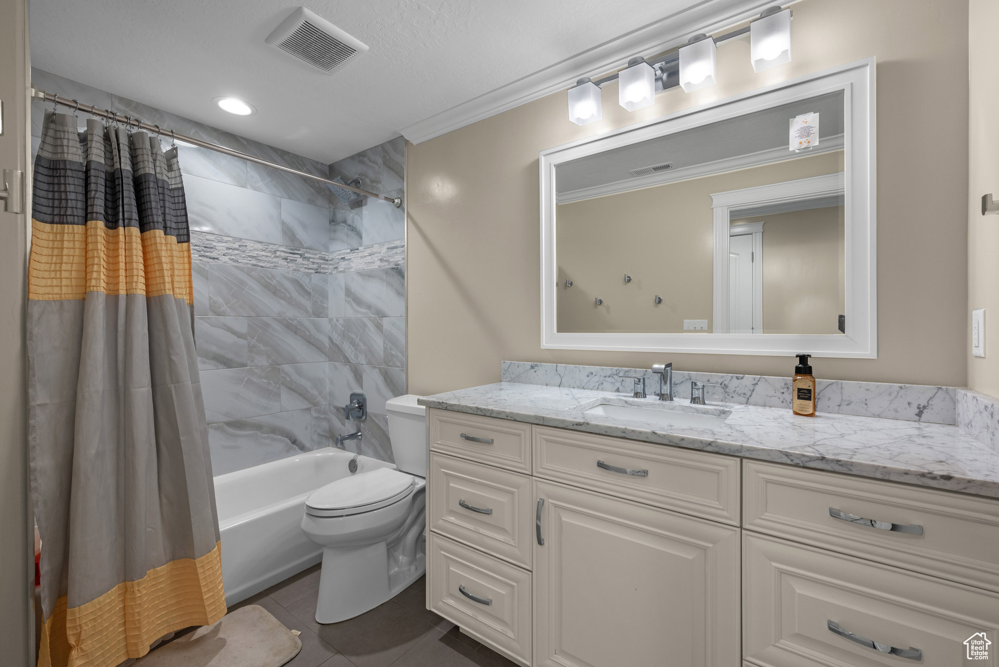 THE CEDARS - Residential