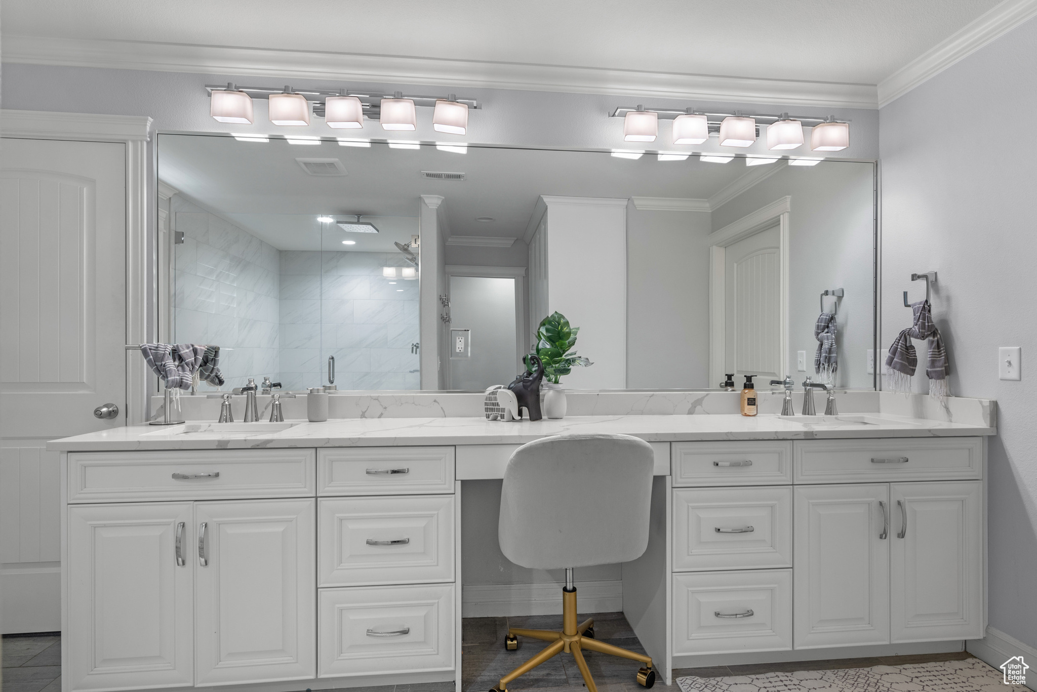 THE CEDARS - Residential