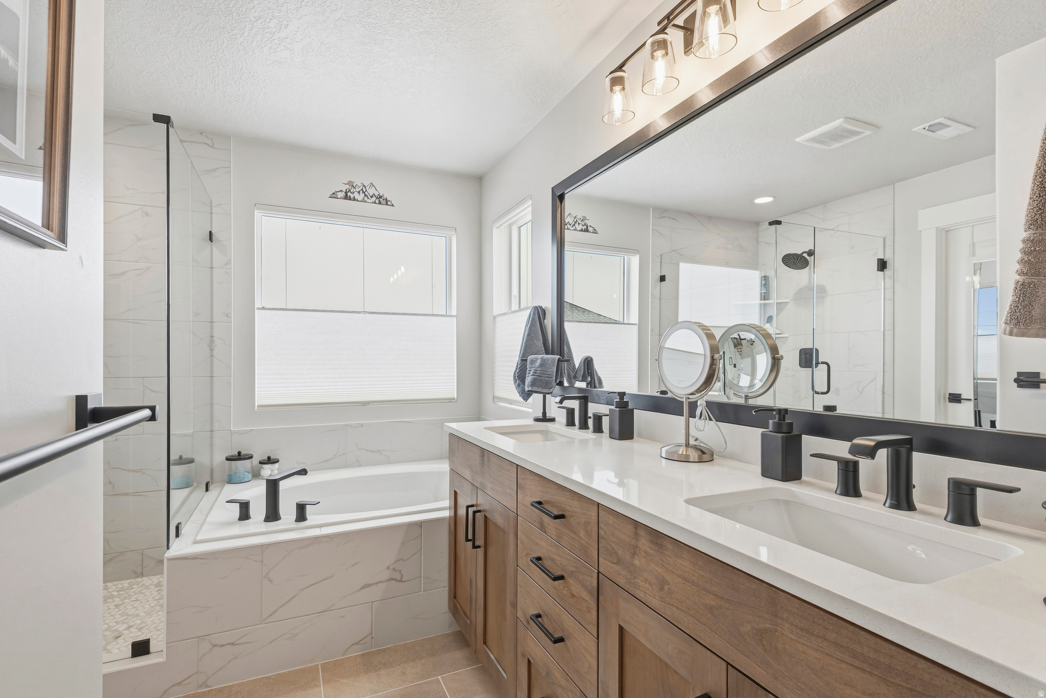 HIDDEN OAKS - Residential