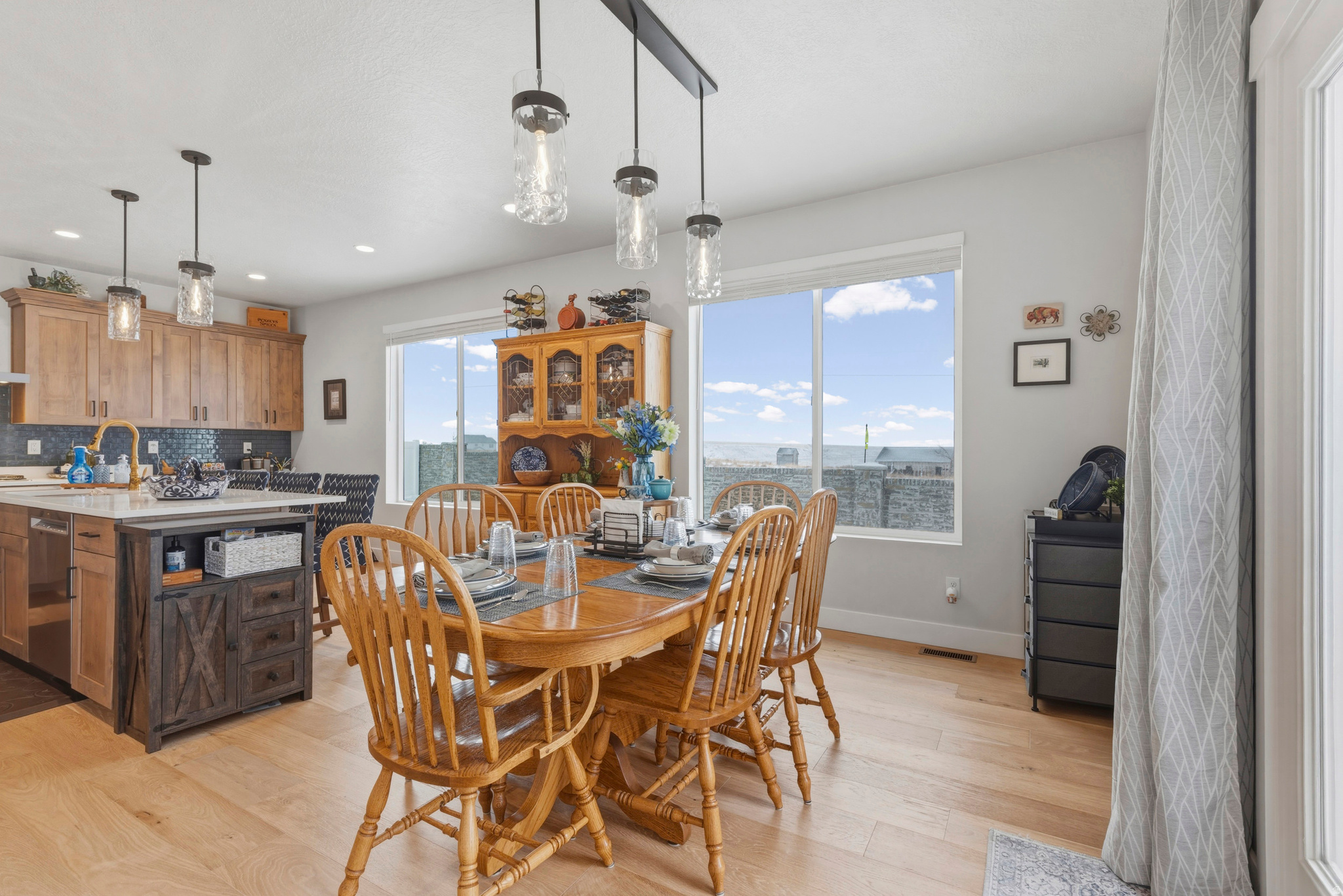 HIDDEN OAKS - Residential